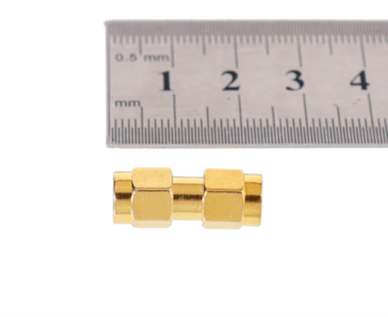 SMA(公)转SMA(公)转接器，频率：DC~6GHz}